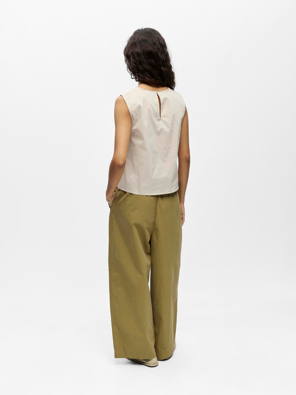 model_shot-back